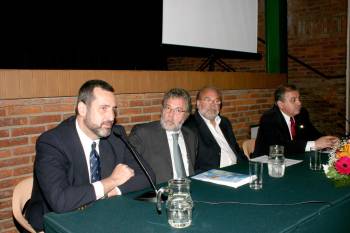 Dr. Carlos Barozzi, BVS SMU, acto de lanzamiento.