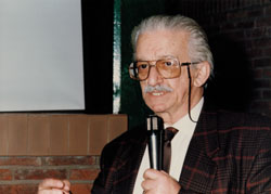 El Dr. Raúl Somma, con toda la pasión que lo caracterizó, en uno de los eventos sobre la temática VIH-Sida, que lo tuvieron como infaltable animador