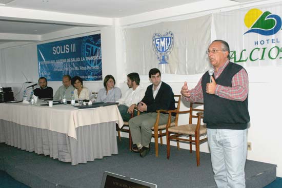 Esc. Julio Lorente, Asesor del SMU, expone sobre el texto proyecto del Estatuto del trabajador de la Salud, con el capítulo dedicado al trabajo Médico.