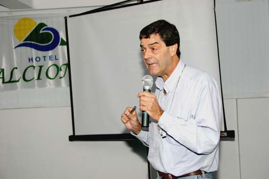 El Dr. Raúl Lombardi expone sobre colegiación médica y otros mecanismos de autoregulación profesional