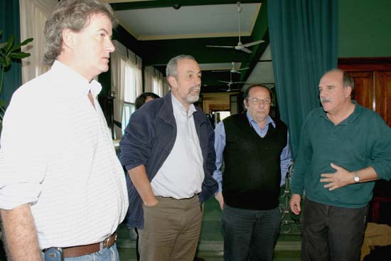 Dres. Enrique Soto Durán, Viceministro de Salud Dr. Miguel Fernández Galeano, Director General de Secretaría del MSP Ec. Daniel Olesker y Presidente del SMU Dr. Jorge Lorenzo Otero.