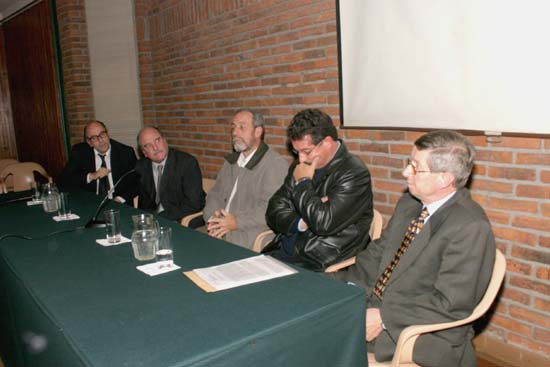 De izq. a der. Dres. Marcos Carámbula, Jorge Lorenzo, Miguel Fernández Galeano, Escritor Fernando Butazzoni y Dr. Antonio L. Turnes.