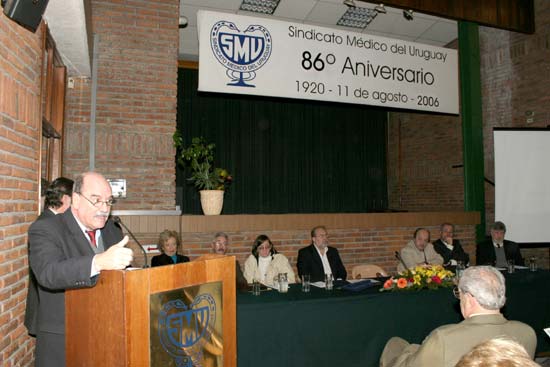 Dr. Jorge Lorenzo, Presidente del SMU, en la apertura del acto del 86º Aniversario.