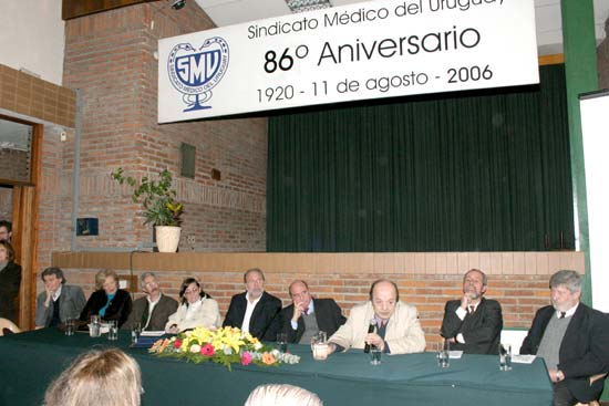 De izq. a der.: Enrique Soto, Ma.Julia Muñoz, Felipe Schelotto, Alicia Ceres, Alfredo Toledo, Jorge Lorenzo, Tomás de Mattos, Miguel Fernández Galeano, Julio Baraibar.