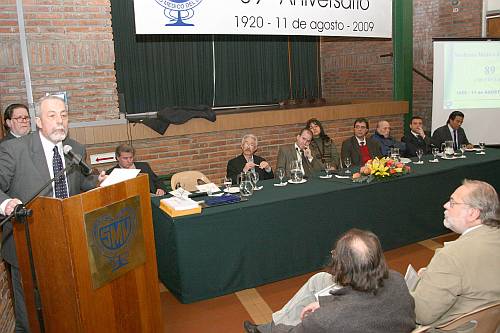 Dr. Miguel Fernández Galeano en representación del Ministerio de Salud Pública.