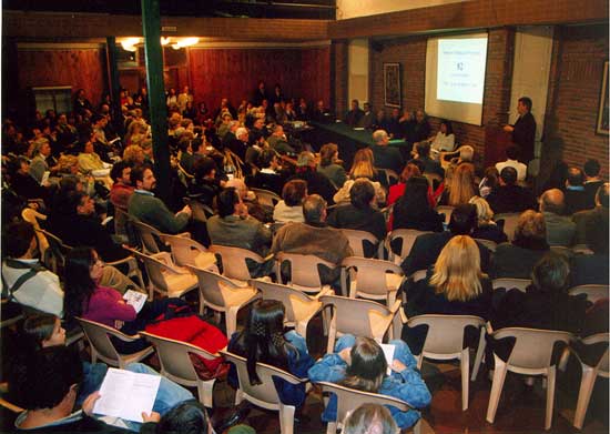 El Presidente del Comité Ejecutivo del Sindicato Médico del Uruguay Dr. Barrett Díaz Pose inaugura el Acto de Conmemoración del 82º Aniversario de la Institución