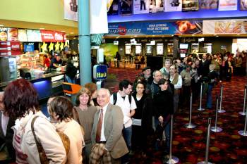 Numeroso público en el pre-estreno de Sicko