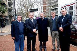 Acto de colocación de ofrenda floral al monumento a Salvador Allende en el centario de su natalicio