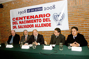 Acto homenaje al centario del natalicio de Salvador Allende en el SMU