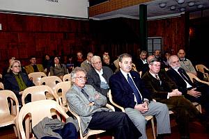Asistentes al acto de homenaje a Salvador Allende en el centenario de su natalicio
