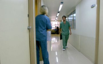 SMU preocupado por presiones a médicos en puertas de emergencia.