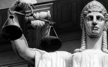 Tribunal de Apelaciones revocó fallo que procesaba a un médico por encubrimiento y llamó la atención sobre la no obligatoriedad de los médicos de denunciar ilícitos.