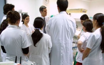 SMU organiza actividad informativa para médicas y médicos recién egresados.