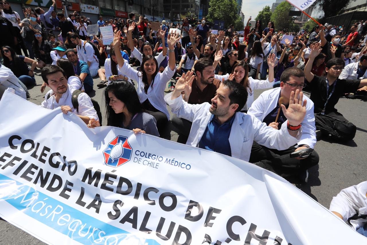 Foto: Colegio Médico de Chile. Manifestación del 23 de octubre.
