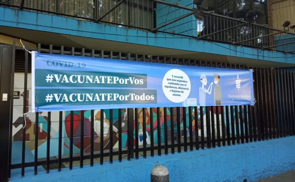 Comunicado del Sindicato Médico del Uruguay y Sociedades Científicas sobre la situación actual de la pandemia de COVID-19.