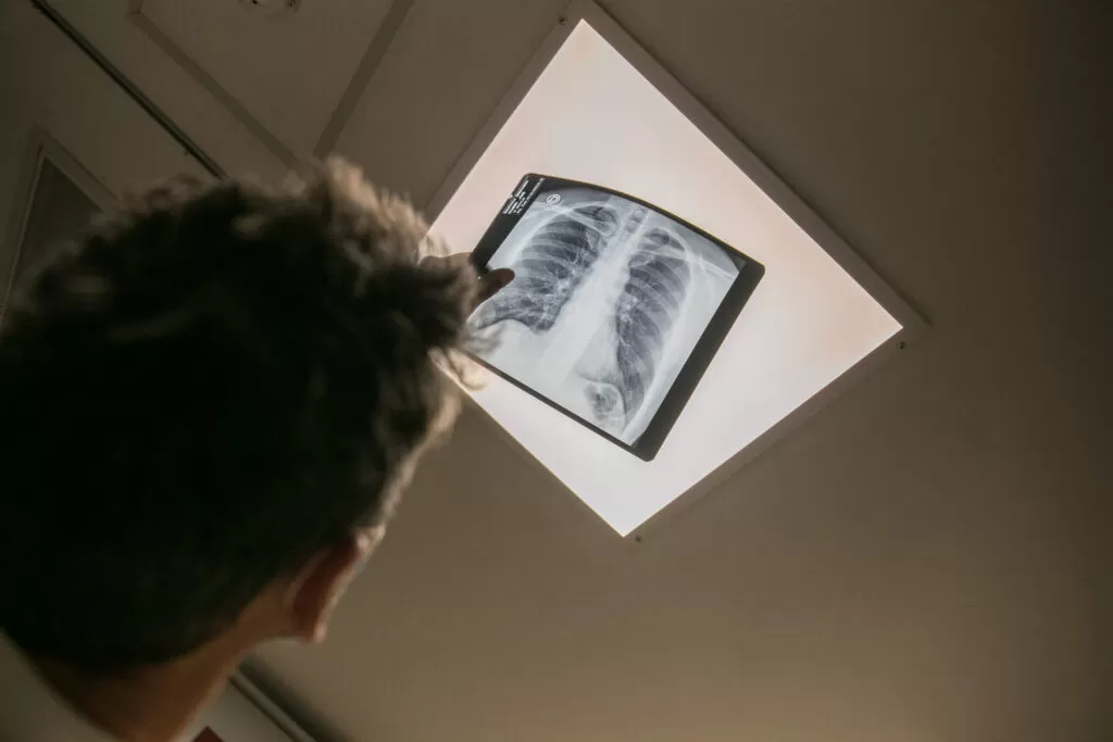 Se encuentra disponible el “Manual Clínico Pacientes COVID-19 en cuidados moderados”