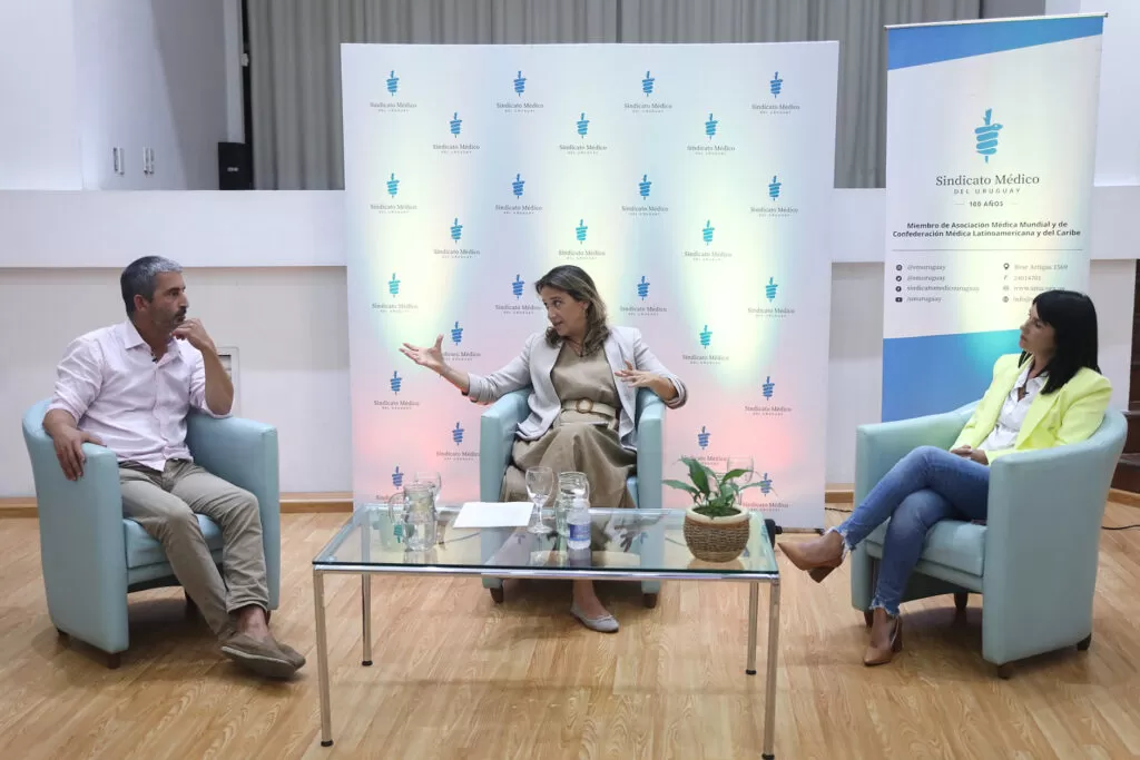 SMU organizó ciclo de debates previo al referéndum del 27/3